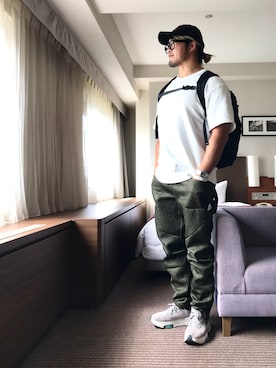 「and wander（アンドワンダー）のアイテム（スウェットパンツ）」を使った、棚橋弘至さん（メンズ・181cm）の夏コーディネート