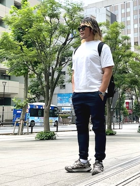 「アイテム（スニーカー、ブラウン系）」を使った、棚橋弘至さん（メンズ・181cm）の夏コーディネート
