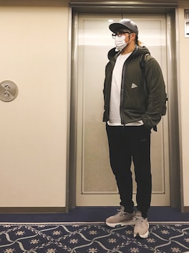 「and wander（アンドワンダー）のアイテム（マウンテンパーカー）」を使った、棚橋弘至さん（メンズ・181cm）の冬コーディネート