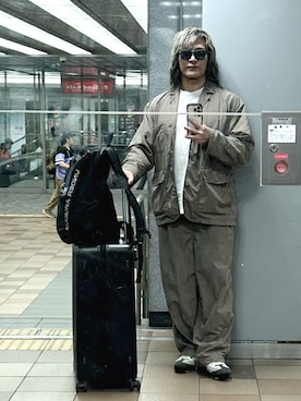 「アイテム（セットアップ）」を使った、棚橋弘至さん（メンズ・181cm）の秋コーディネート