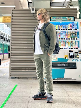 「アイテム（セットアップ）」を使った、棚橋弘至さん（メンズ・181cm）の秋コーディネート