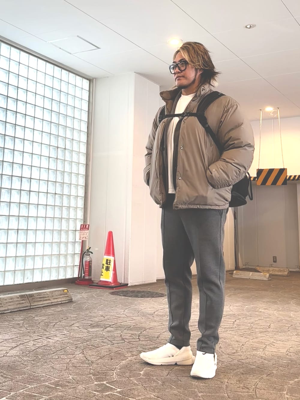 「仙台」｜「NEW ERAのアイテム（Tシャツ/カットソー、ホワイト系）」を使った、棚橋弘至さん（メンズ・181cm）の冬コーディネートの1枚目の写真