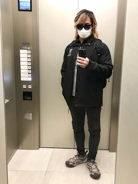 「NEW ERA（ニューエラ）のアイテム（ジャケット/アウター）」を使った、棚橋弘至さん（メンズ・181cm）の秋コーディネート