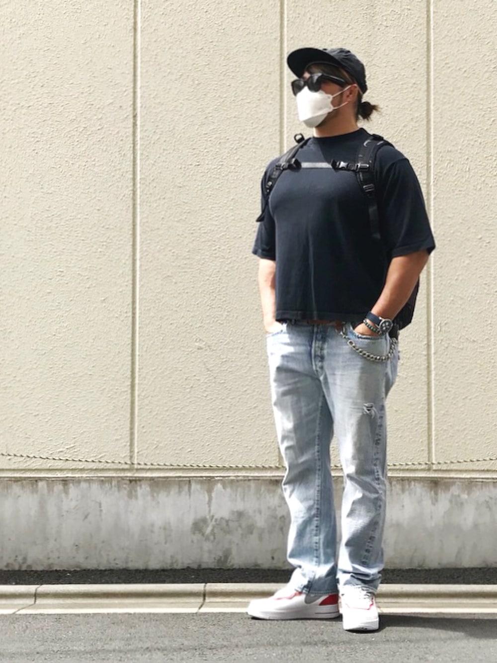「fear of god、yohjiyamamoto×NEWERA」｜「AURALEEのアイテム（Tシャツ/カットソー、ブラック系）」を使った、棚橋弘至さん（メンズ・181cm）の春コーディネートの1枚目の写真
