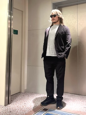「アイテム（セットアップ）」を使った、棚橋弘至さん（メンズ・181cm）の秋コーディネート