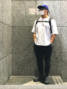 「and wander（アンドワンダー）のアイテム（バッグ）」を使った、棚橋弘至さん（メンズ・181cm）の秋コーディネート