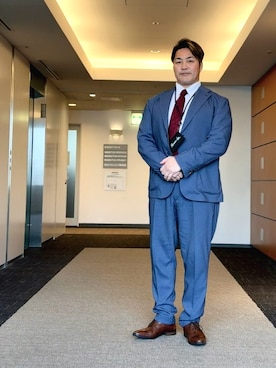「Aquascutum（アクアスキュータム）のアイテム（ネクタイ、レッド系）」を使った、棚橋弘至さん（メンズ・181cm）の春コーディネート