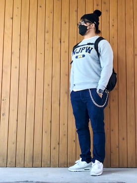 「and wander（アンドワンダー）のアイテム（バッグ）」を使った、棚橋弘至さん（メンズ・181cm）の冬コーディネート