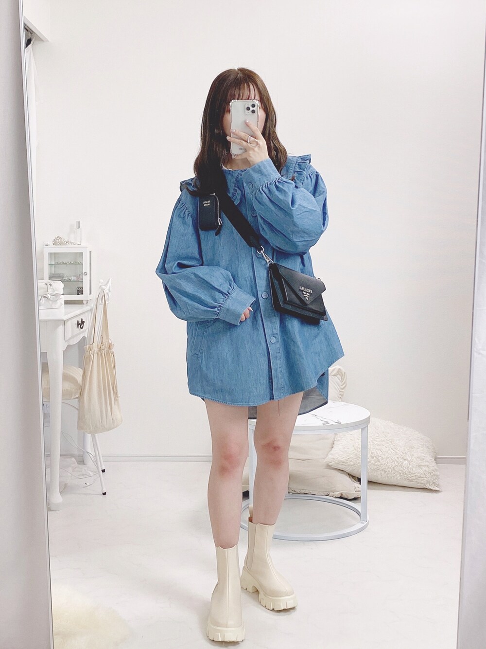 「URBAN RESEARCH、アーバンリサーチ、デニムジャケット、デニムワンピース、デニムシャツ、フリル襟、フリル、ミニワンピ、デニムコーデ、ブルーコーデ、whoswhochico、韓国ファッション、韓国風コーデ、低身長コーデ、あやちゃんコーデ」｜「UR Lab.のUR Lab.　フリルカラーデニムライトジャケット（デニムジャケット、ブルー系）」を使った、ayachan❀さん（レディース・150cm）の秋コーディネートの1枚目の写真