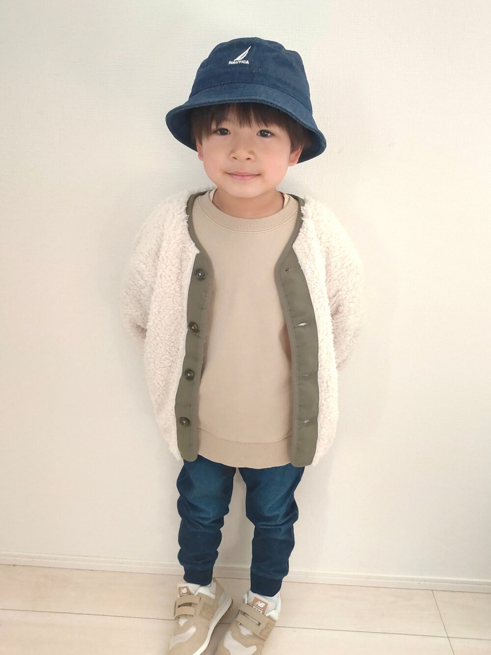 「モコモコアウター、プチプラコーデ、GLOBAL WORK、New Balance、Branshes、nautica、b.Room」｜「NAUTICAの【NAUTICA/ノーティカ】バケットハット（ハット、ブルー系）」を使った、Aya☆Yamaさん（キッズ・110cm）の冬コーディネートの3枚目の写真