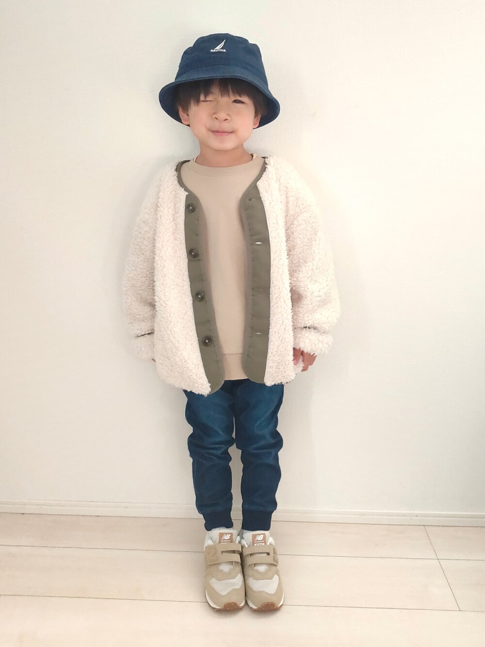「モコモコアウター、プチプラコーデ、GLOBAL WORK、New Balance、Branshes、nautica、b.Room」｜「NAUTICAの【NAUTICA/ノーティカ】バケットハット（ハット、ブルー系）」を使った、Aya☆Yamaさん（キッズ・110cm）の冬コーディネートの5枚目の写真
