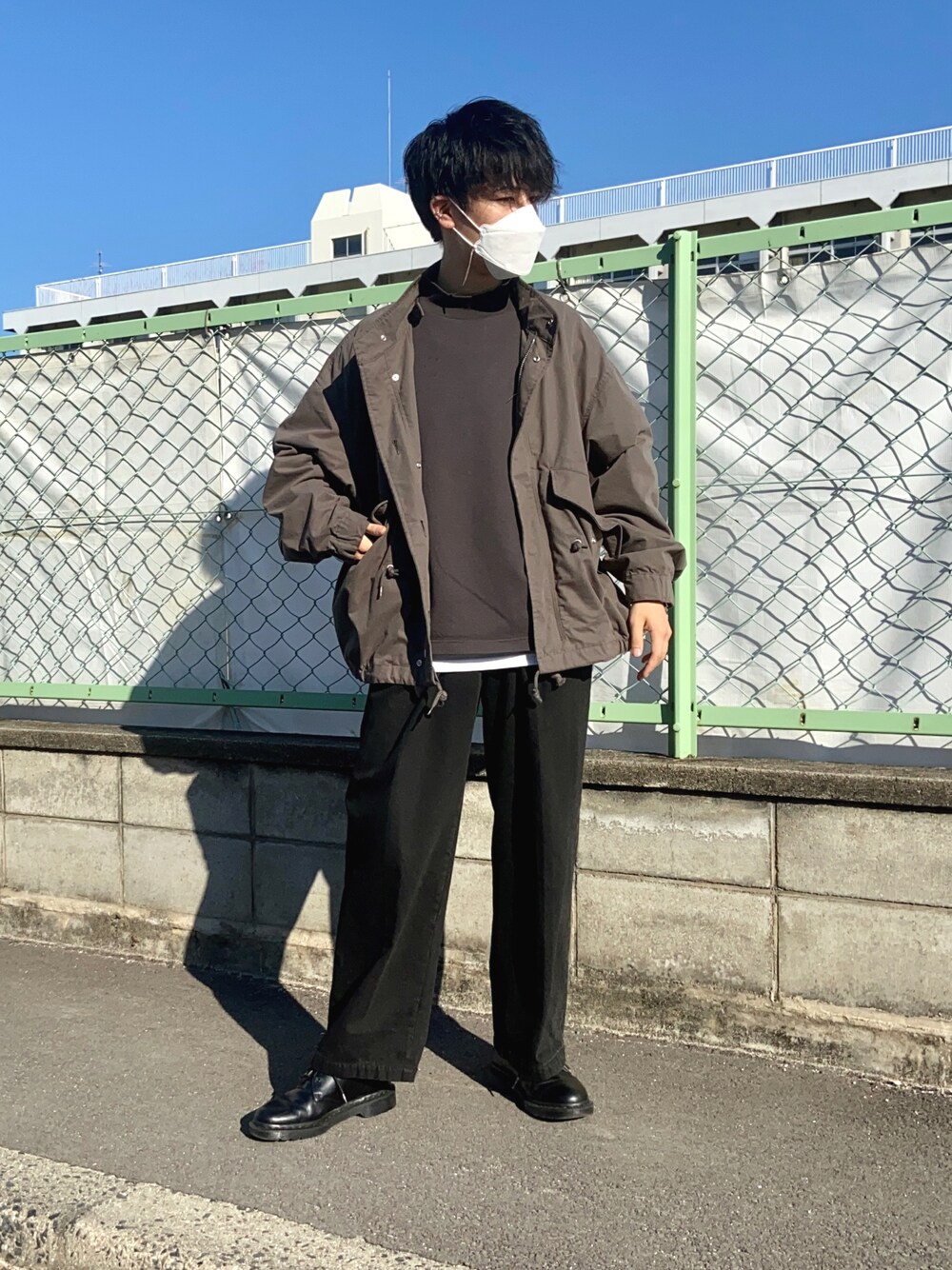 「秋ルック紹介するよ、秋コーデ、きれいめカジュアル、休日コーデ、ビックシルエット、レイヤードスタイル、ミリタリージャケット、デニム、モックネック、革靴、厚底シューズ、レザー、ブルゾン、プチプラ」｜「WYM LIDNMの【WYM LIDNM】VINTAGE BLACK WASH DENIM SET-UP -Instagram Ex.-（セットアップ、ブラック系）」を使った、ryoseiさん（メンズ・172cm）の秋コーディネートの1枚目の写真