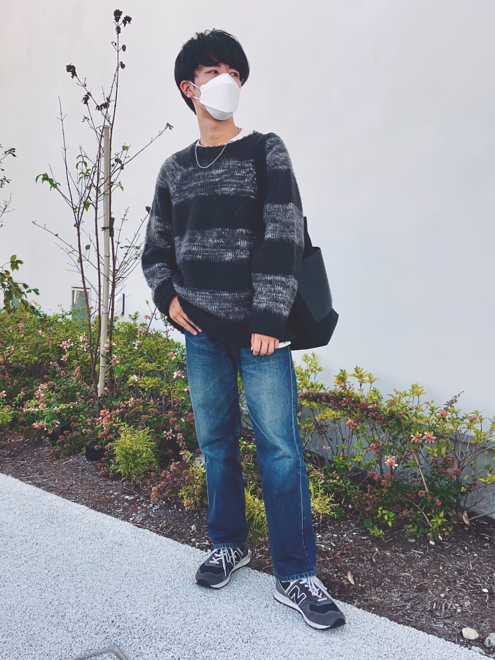 「WEARハロウィン2022、秋コーデ、スニーカーコーデ、おしゃれさんと繋がりたい、シンプルスタイル、きれいめカジュアル、古着MIX、ボーダーニット、シャギーニット、デニム、トートバッグ、いいね、save、フォローお願いします🤑、休日スタイル、シンプルコーデ」｜「EDWINの古着（デニムパンツ、ブルー系）」を使った、ryoseiさん（メンズ・172cm）の秋コーディネートの1枚目の写真