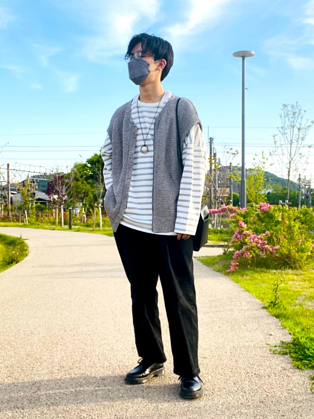 「ごきげんウィーク、休日コーデ、春夏コーデ、デニム、ビッグシルエット、ミニバッグ、ボーダー」｜「WYM LIDNMの【WYM LIDNM】VINTAGE BLACK WASH DENIM SET-UP -Instagram Ex.-（セットアップ、ブラック系）」を使った、ryoseiさん（メンズ・172cm）の春コーディネートの1枚目の写真