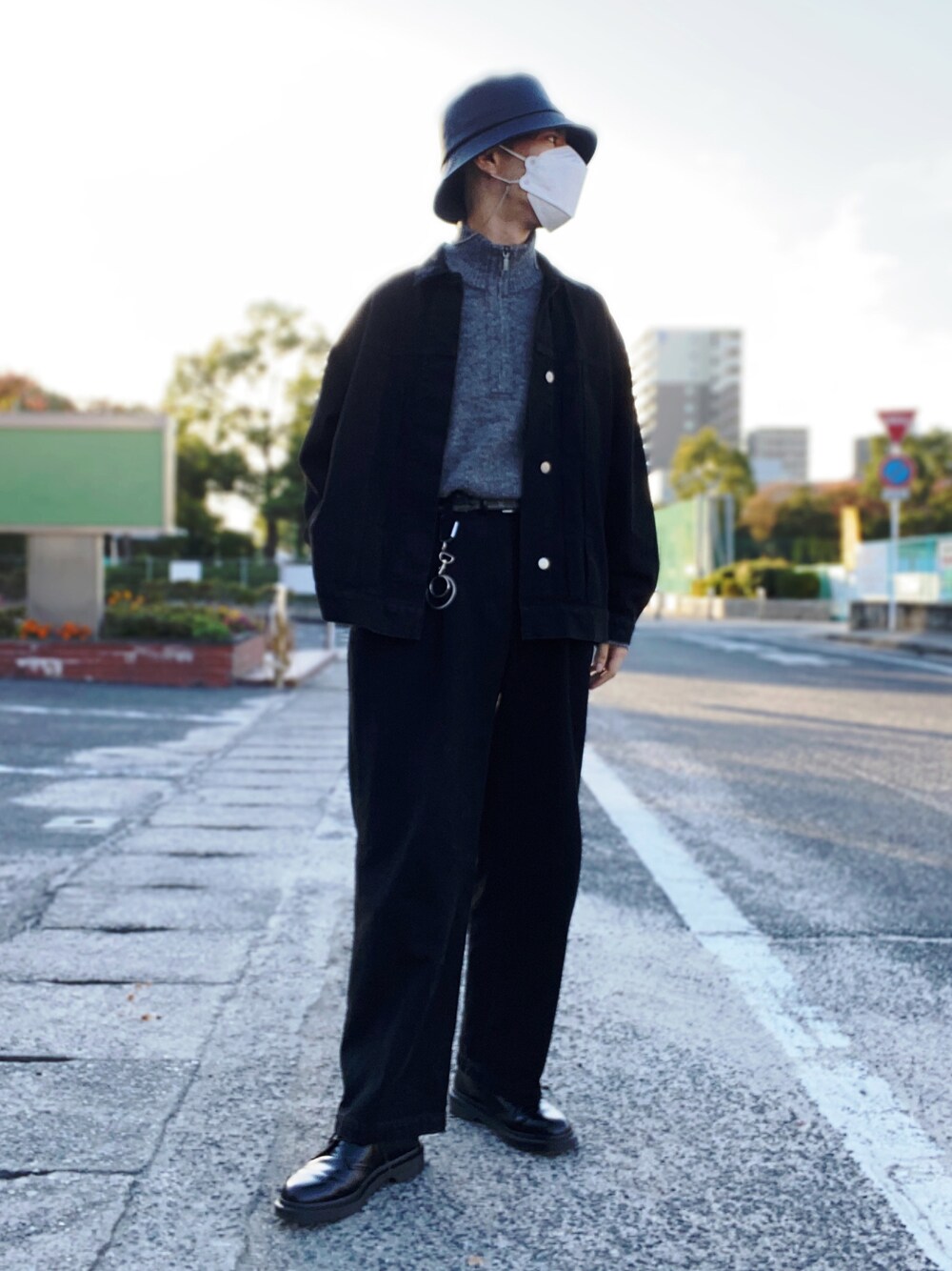 「秋コーデ、WEARハロウィン2022、きれいめカジュアル、休日スタイル、セットアップ、デニム、ハーフジップ、ハーフジップニット、レザー、バケットハット、革靴、アーガイル柄、タックイン、シンプルコーデ、厚底シューズ」｜「WYM LIDNMの【WYM LIDNM】VINTAGE BLACK WASH DENIM SET-UP -Instagram Ex.-（セットアップ、ブラック系）」を使った、ryoseiさん（メンズ・172cm）の秋コーディネートの1枚目の写真