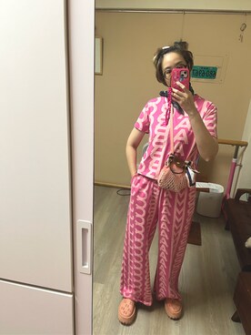 「MARC JACOBS（マークジェイコブス）のアイテム（パンツ）」を使った、Eva     Wangさん（レディース・170cm）の冬コーディネート