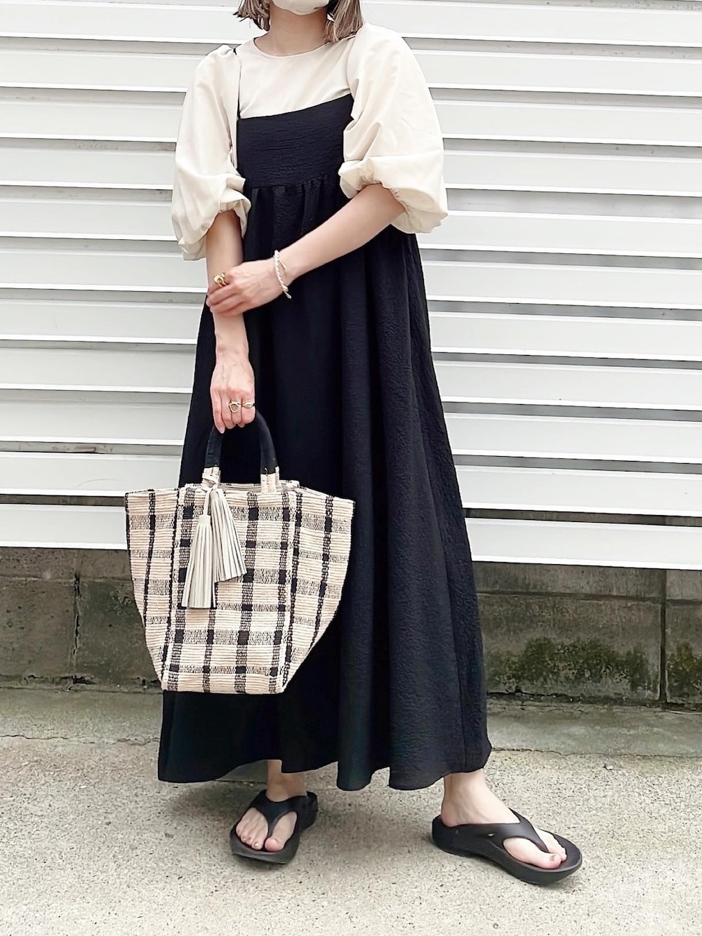 「ワンピース、お出かけコーデ、春夏コーデ、ラクチンコーデ、楽チンコーデ、低身長、低身長コーデ、キレイめカジュアル、PR」｜「URBAN RESEARCH Sonny Labelの『UR TECH Smart Linen Touch』ボリュームスリーブブラウス（シャツ/ブラウス、ベージュ系）」を使った、moyooonnさん（レディース・152cm）の春コーディネートの1枚目の写真
