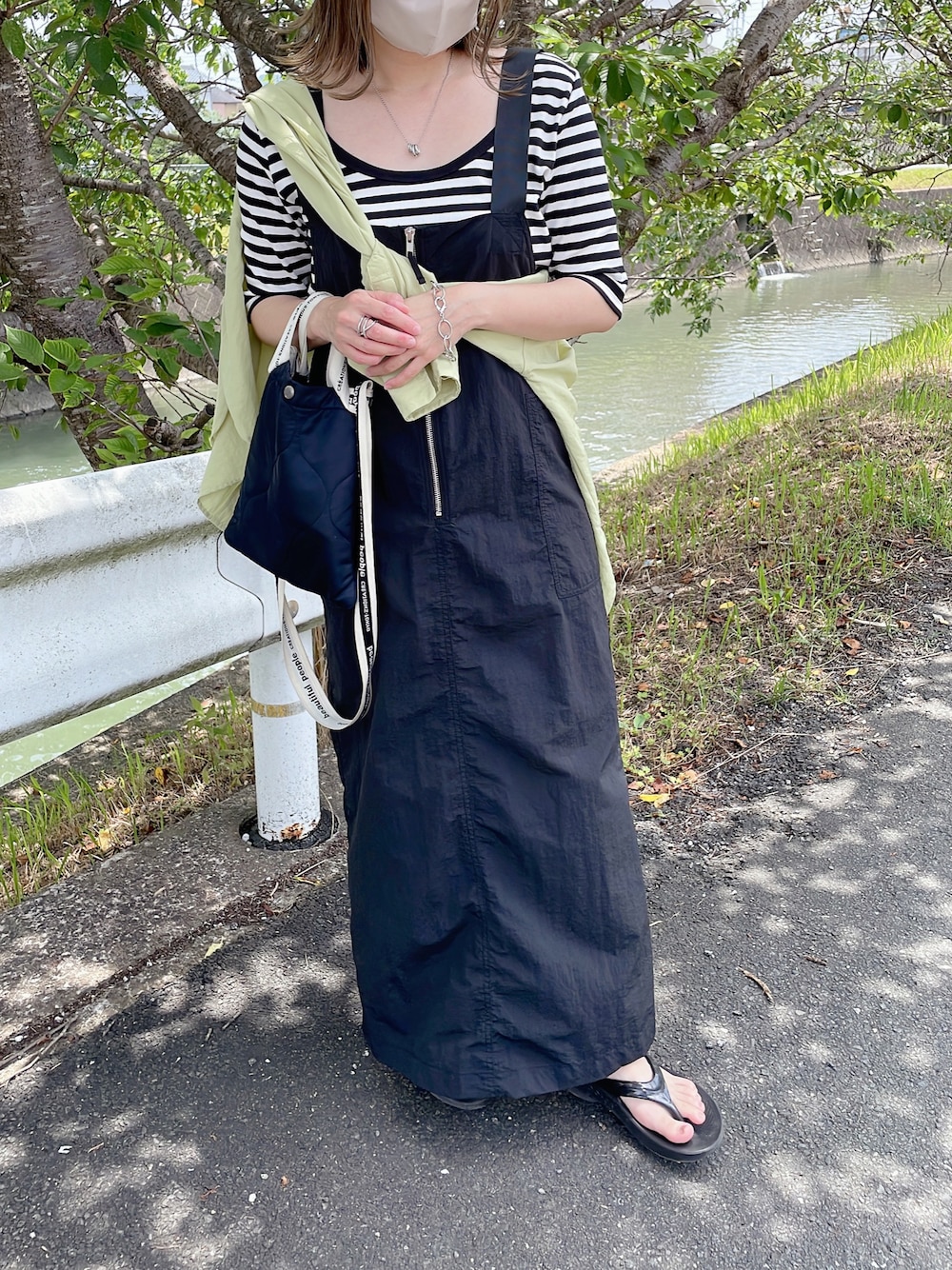 「このスタイルがお気に入り、夏服コーデ、楽チンコーデ、オトナカワイイ、サンダルコーデ、低身長女子、きれいめカジュアル」｜「for/cのUSAコットン前後2WAYバックシャンTシャツ【サスティナブル】（Tシャツ/カットソー、ブラック系）」を使った、moyooonnさん（レディース・152cm）の夏コーディネートの1枚目の写真