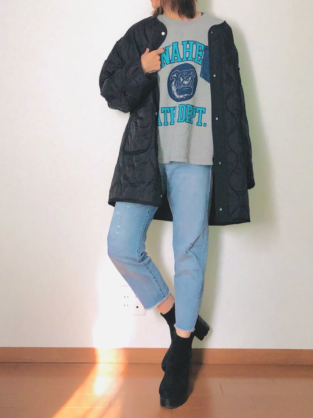 「ootd、ブーツ、rodeo crowns、ユニクロ、大人カジュアル、ダメージデニム、楽チンコーデ、こんなの欲しかった、着てみたら可愛かった、ヒートテック」｜「UNIQLOのスリムボーイフレンドフィットアンクルジーンズ（デニムパンツ、ブルー系）」を使った、MAHさん（レディース・164cm）の冬コーディネートの1枚目の写真