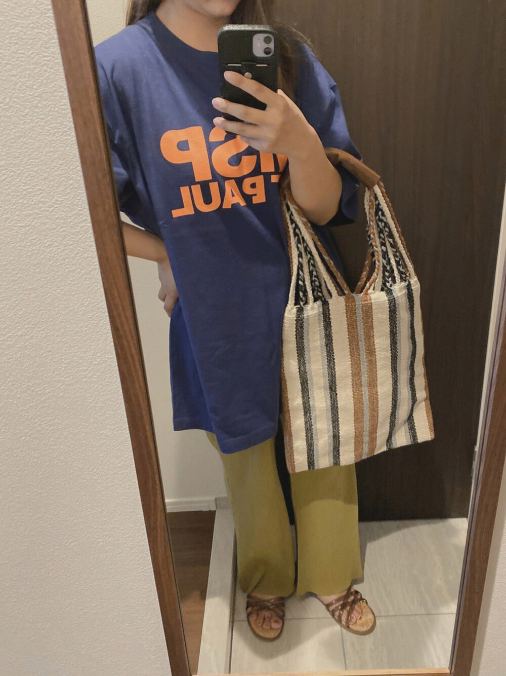 「夏、リラックススタイル、ラクチンコーデ、低身長コーデ、ootd、お洒落さんとつながりたい、ビッグシルエット、カラーパンツ」｜「しまむらのアイテム（サンダル、ブラウン系）」を使った、me.さん（レディース・154cm）の夏コーディネートの1枚目の写真