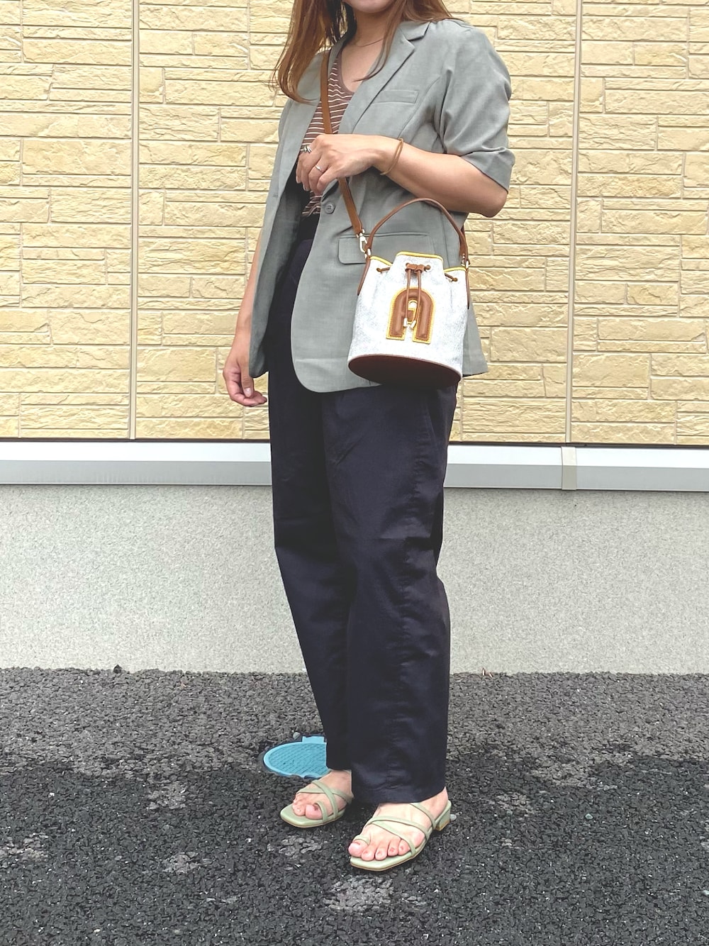 「きれいめカジュアル、オトナカワイイ、ぽっちゃり、低身長、シアートップス、GU、ジャケット」｜「FURLAのアイテム（ショルダーバッグ、グレー系）」を使った、me.さん（レディース・154cm）の夏コーディネートの1枚目の写真