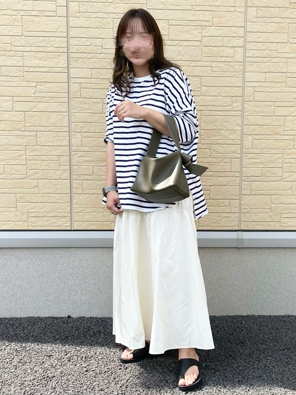 「カジュアルコーデ、シンプルコーデ、スカート、ボーダー、低身長コーデ、ラクチンコーデ、プチプラ」｜「LOWRYS FARMのアシメトングサンダル　832071（サンダル、ブラック系）」を使った、me.さん（レディース・154cm）の秋コーディネートの1枚目の写真