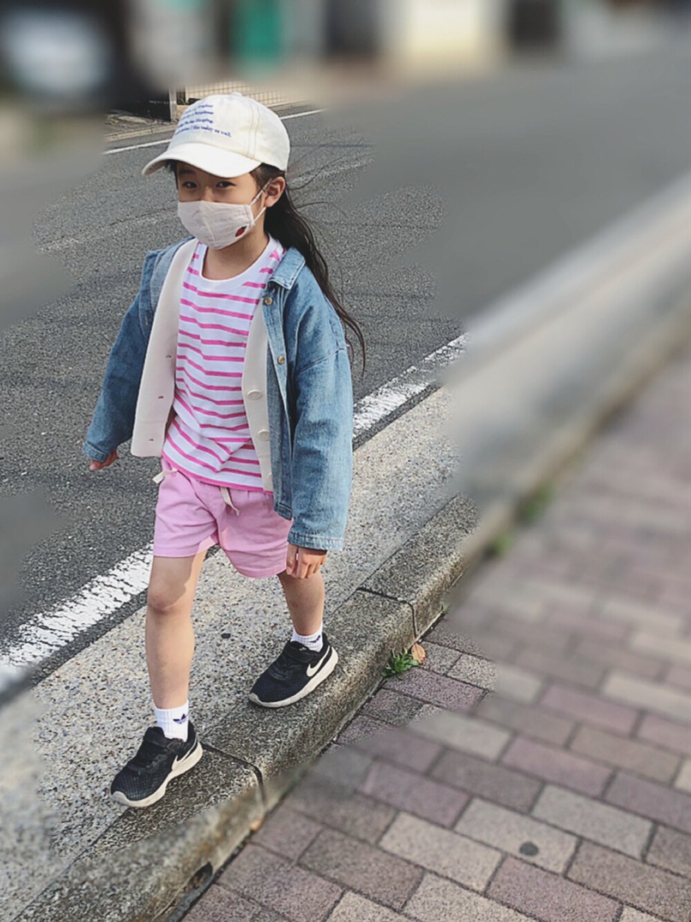 「キッズコーデ、ピンク、ピンクコーデ、春コーデ、ボーダー、ローリーズファーム(LOWRYS FARM)、monmimi、UNIQLO、カーディガン」｜「monmimiのアイテム（シャツ/ブラウス、ブルー系）」を使った、Ripiさん（キッズ・110cm）の春コーディネートの1枚目の写真