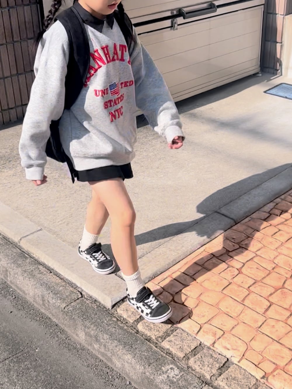 「休日スタイル、ファッションを楽しもう、お出かけコーデ、キッズファッション、スウェット、カジュアル、VANS」｜「ZARA KIDSのアイテム（スウェット、グレー系）」を使った、Ripiさん（キッズ・123cm）の秋コーディネートの1枚目の写真