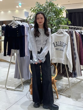 「natural couture（ナチュラルクチュール）の袖口リボンリブカーデ（カーディガン/ボレロ、グレー系）」を使った、おまいさん（レディース・152cm）の冬コーディネート