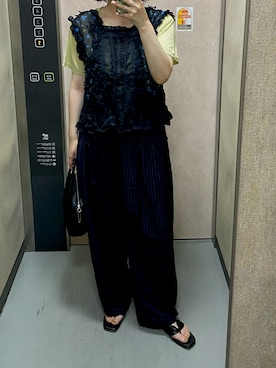 「crinkle crinkle crinkle（クリンクルクリンクルクリンクル）のcrinkle crinkle crinkle | シアーフラワー ベストブラウス WOMEN（シャツ/ブラウス、ブラック系）」を使った、温流さん（レディース・160cm）の夏コーディネート