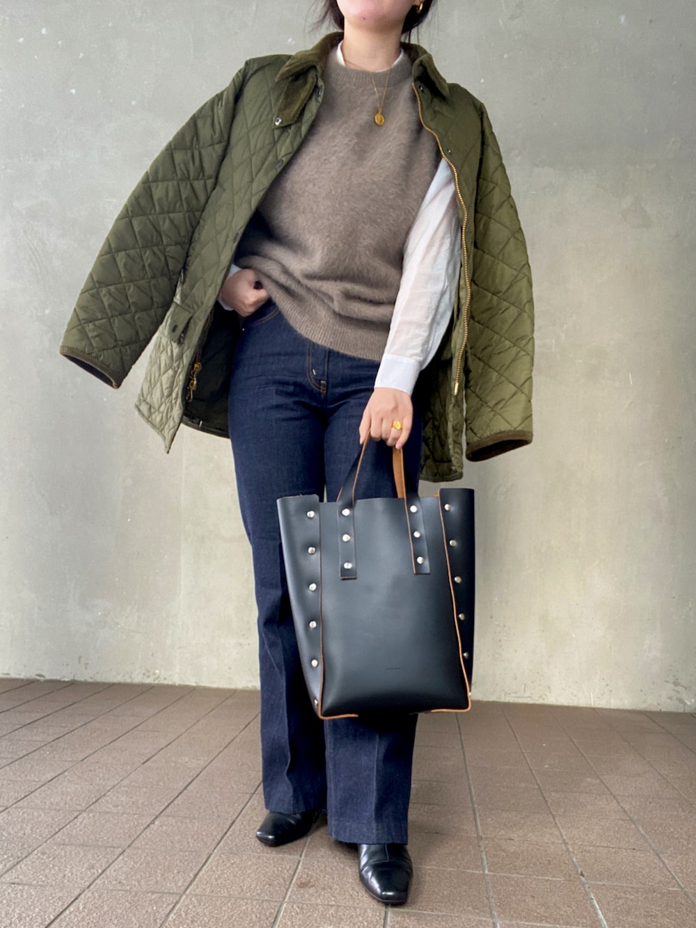 「ootd、休日スタイル、冬コーデ、シンプルコーデ、アウター、ニットベスト、デニム、おしゃれさんと繋がりたい、いいね、save、フォローお願いします🤑」｜「BEAUTY&YOUTH UNITED ARROWSのアイテム（ベスト、ベージュ系）」を使った、温流さん（レディース・160cm）の冬コーディネートの1枚目の写真