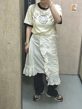 「Bshop（ビショップ）のINSCRIRE | 〈別注〉ロゴTシャツ （Tシャツ/カットソー、ベージュ系）」を使った、温流さん（レディース・160cm）の夏コーディネート