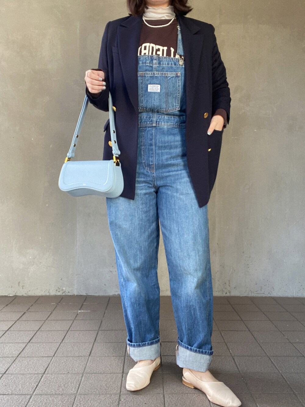 「ootd、休日スタイル、今日のコーデ、春夏コーデ、レイヤードスタイル、紺ブレ、ジャケット、ロゴT、シアートップス、サロペット、パールネックレス、おしゃれさんと繋がりたい、いいね、save、フォローお願いします🤑」｜「JOURNAL STANDARDの■シアーネットハイネックプルオーバー（Tシャツ/カットソー、グレー系）」を使った、温流さん（レディース・160cm）の春コーディネートの1枚目の写真