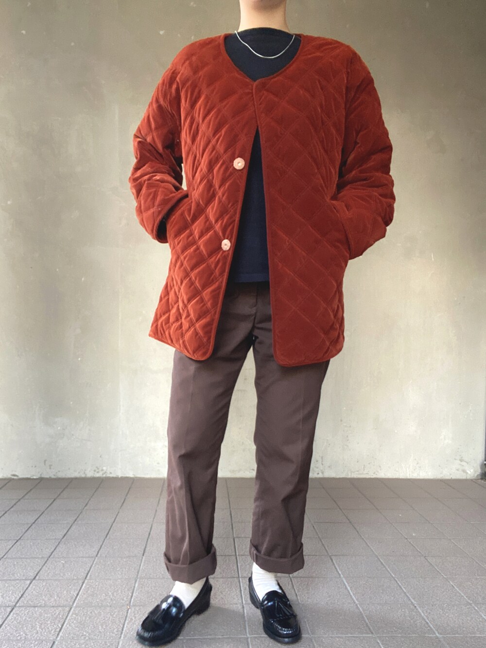 「ootd、休日スタイル、今日のコーデ、秋冬コーデ、WEARyouthコーデ、ファッションを楽しもう、オトナカジュアル、キルティングジャケット、チノパン、ローファー、おしゃれさんと繋がりたい、いいね、save、フォローお願いします🤑」｜「ORCIVALの【ORCIVAL】コットンロードフレンチバスクシャツ WOMEN（Tシャツ/カットソー、ブラック系）」を使った、温流さん（レディース・159cm）の秋コーディネートの1枚目の写真