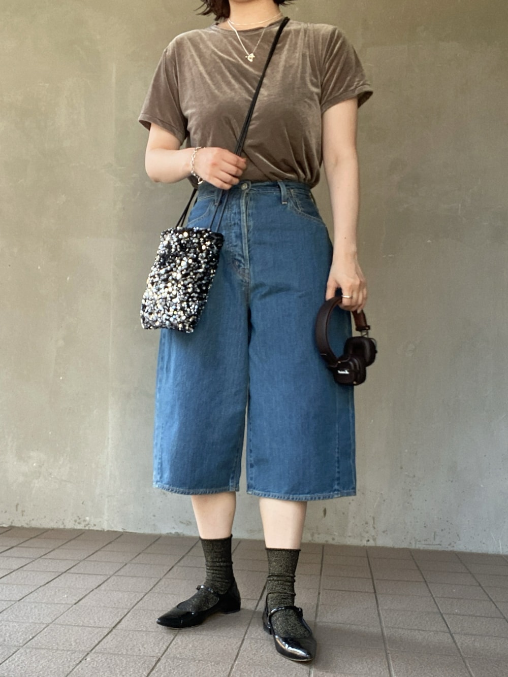 「ootd、休日スタイル、今日のコーデ、夏コーデ、プチプラ、お出かけコーデ、きれいめカジュアル、ベロア、ハーフパンツ、デニム、ショルダーバッグ、おしゃれさんと繋がりたい、いいね、save、フォローお願いします🤑」｜「Steven Alanの＜Steven Alan＞パイル Tシャツ（Tシャツ/カットソー、ブラウン系）」を使った、温流さん（レディース・160cm）の夏コーディネートの1枚目の写真