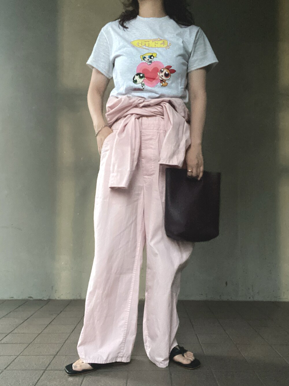 「ootd、休日スタイル、今日のコーデ、夏コーデ、秋服準備はじめました、お出かけコーデ、古着MIX、Tシャツ、ジャンプスーツ、オールインワン、トングサンダル、おしゃれさんと繋がりたい、いいね、save、フォローお願いします🤑」｜「ciatreのciatre × POWERPUFF GIRLS HEARTS T-SHIRTS（Tシャツ/カットソー、グレー系）」を使った、温流さん（レディース・161cm）の夏コーディネートの1枚目の写真