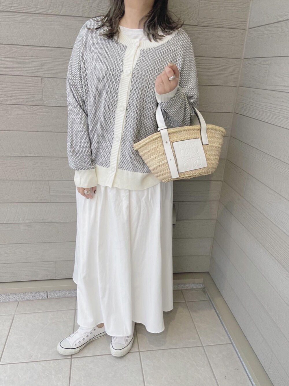 「カジュアル、カーディガン、休日スタイル、ニットコーデ、プチプラ、ootd、大人ガーリー、ロングスカート、春コーデ」｜「BONLECILLの2way ビッグシルエット リンクス柄ニットカーディガン（カーディガン/ボレロ、ブラック系）」を使った、makikiさん（レディース・159cm）の冬コーディネートの1枚目の写真