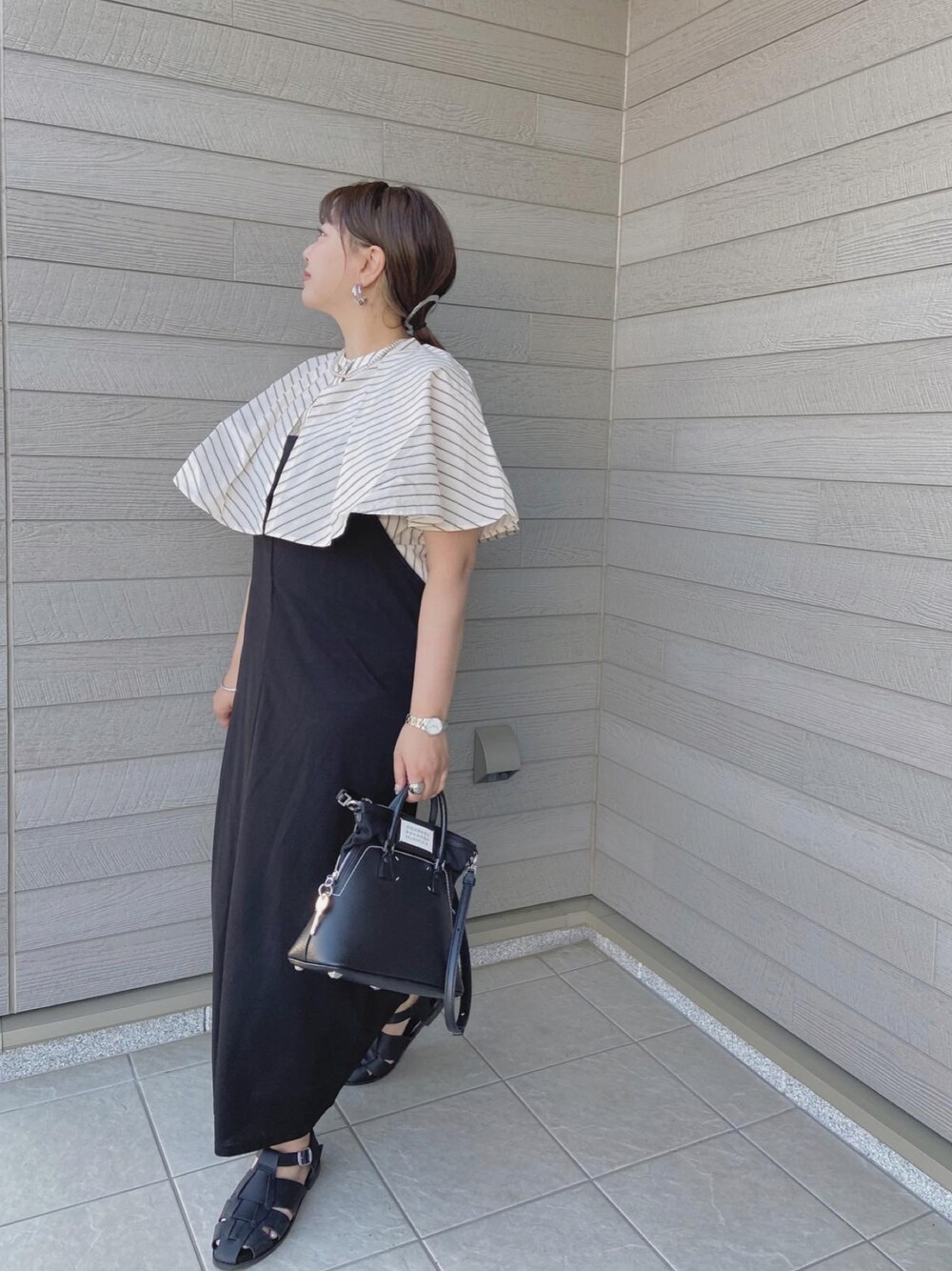 「春、今日のコーデ、春コーデ、シンプルコーデ、大人コーデ、楽チンコーデ、大人かわいい、シャツスタイル、シャツ、ビッグカラー」｜「NOMINEのギャザーボリュームカラーブラウス（シャツ/ブラウス、その他）」を使った、makikiさん（レディース・158cm）の春コーディネートの1枚目の写真