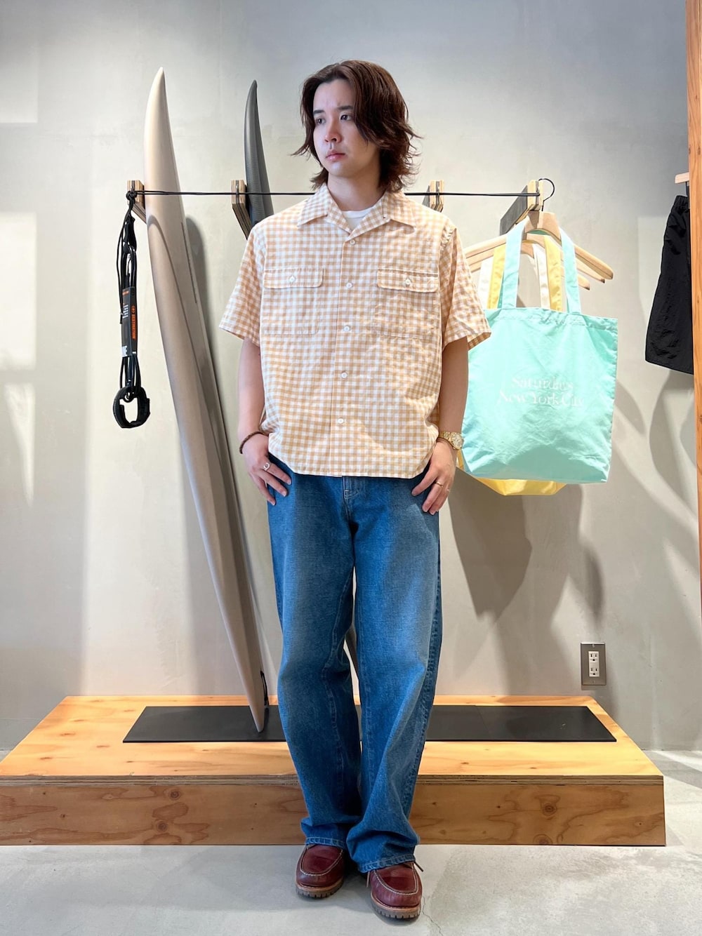 「初春コーデ、春コーデ、初夏コーデ、夏コーデ、デートコーデ、お出かけコーデ、アウトドアコーデ、シンプルコーデ、ベーシック」｜「Saturdays NYCのTakeru Denim Pant（デニムパンツ、ブルー系）」を使った、kippeiさん（メンズ・170cm）の春コーディネートの1枚目の写真
