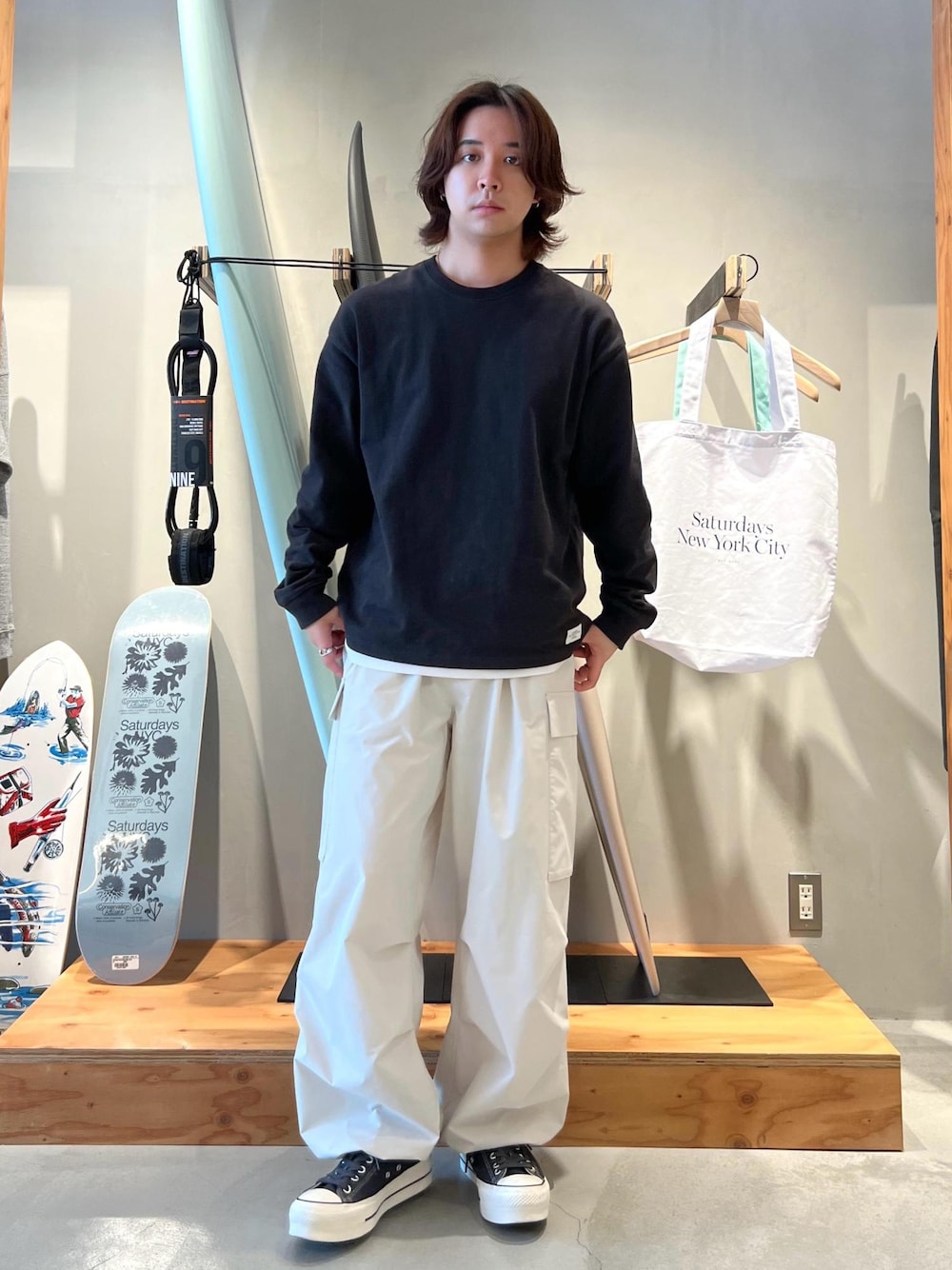 「Max Weigt LS Tee、ロングスリーブTシャツ、ロンT、ブラック、サタデーズ、サタデーズニューヨーク、サタデーズニューヨークシティー、京都、Saturdays NYC、初春コーデ、春コーデ、お出かけコーデ、旅行コーデ、アウトドアコーデ、フェスコーデ」｜「Saturdays NYCのMAX WEIGHT L/S TEE（Tシャツ/カットソー、ブラック系）」を使った、kippeiさん（メンズ・170cm）の春コーディネートの1枚目の写真
