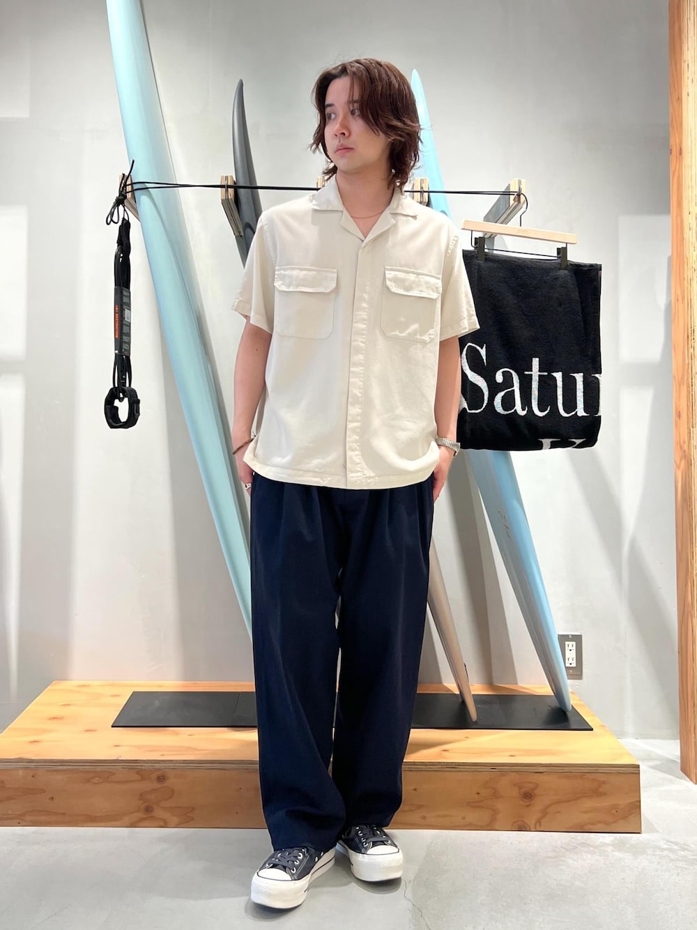 「シャツ、オープンカラーシャツ、開襟シャツ、ワイドパンツ、京都、Saturdays NYC、初春コーデ、春コーデ、初夏コーデ、夏コーデ、デートコーデ、お出かけコーデ、アウトドアコーデ、シンプルコーデ、きれいめコーデ」｜「Saturdays NYCのGeorge Twill Wide Pant（その他パンツ、ブルー系）」を使った、kippeiさん（メンズ・170cm）の春コーディネートの1枚目の写真