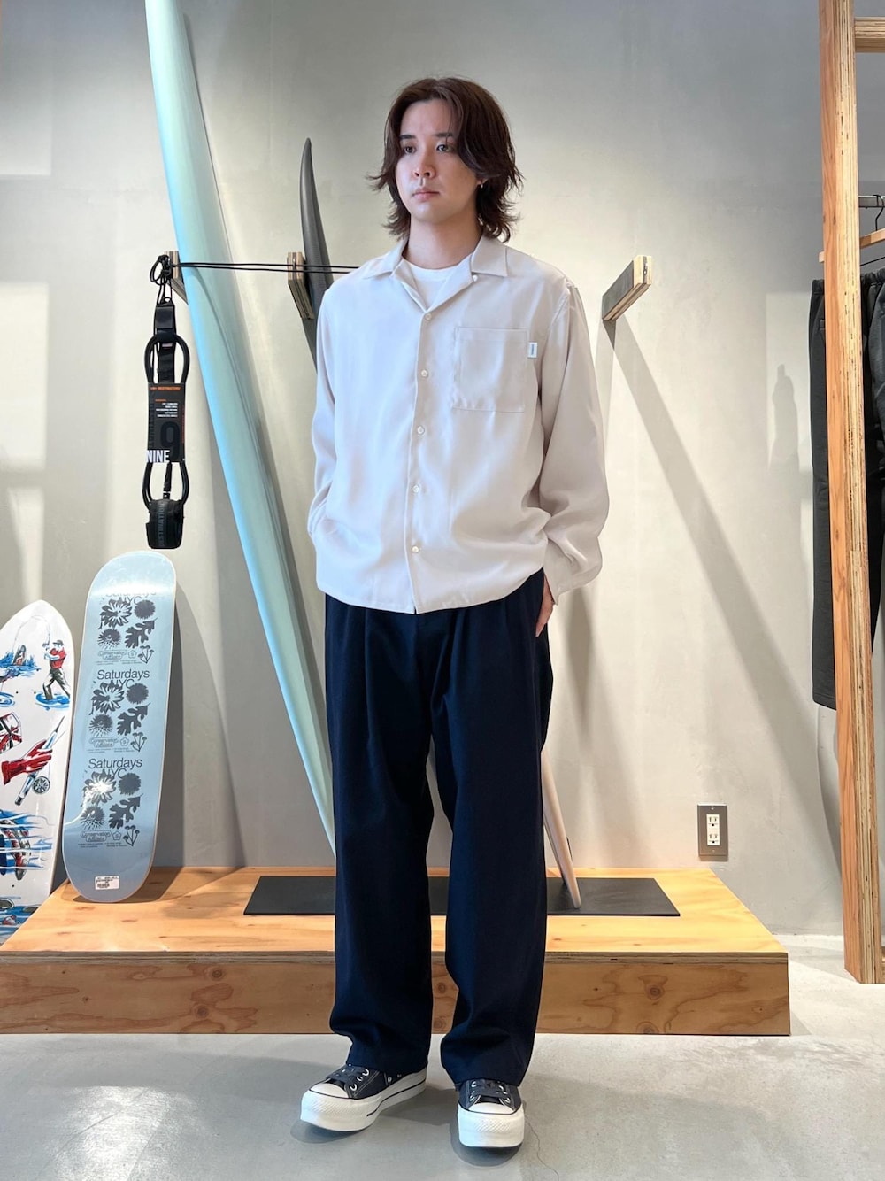 「オープンカラーシャツ、シャツ、開襟シャツ、ワイドパンツ、京都、Saturdays NYC、初春コーデ、春コーデ、デートコーデ、お出かけコーデ、カジュアルコーデ、シンプルコーデ、きれいめコーデ、ベーシック」｜「Saturdays NYCのGeorge Twill Wide Pant（その他パンツ、ブルー系）」を使った、kippeiさん（メンズ・170cm）の春コーディネートの1枚目の写真