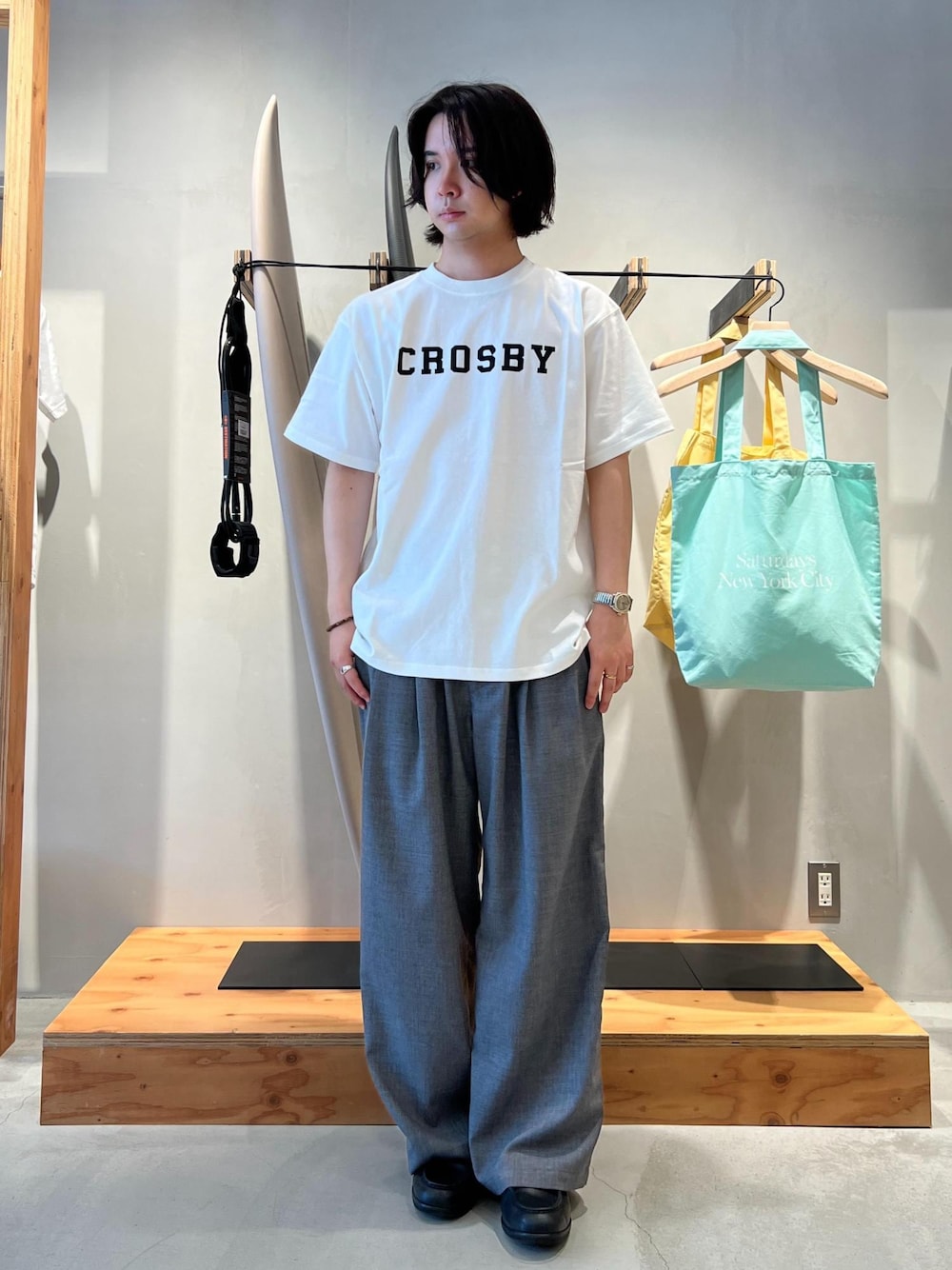 「Tシャツ、白Tシャツ、白T、スラックス、ワイドスラックス、京都、Saturday NYC、春コーデ、初夏コーデ、夏コーデ、デートコーデ、お出かけコーデ、旅行コーデ、アウトドアコーデ、フェスコーデ」｜「Saturdays NYCのCrosby Standard SS Tee（Tシャツ/カットソー、ホワイト系）」を使った、kippeiさん（メンズ・170cm）の夏コーディネートの1枚目の写真