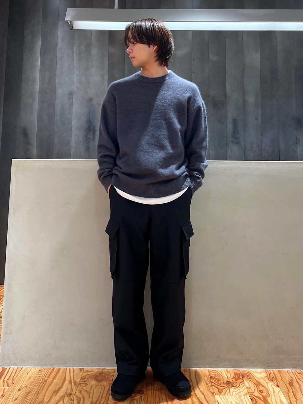 「ニット、ニットコーデ、メンズニット、ミリタリー、ミリタリーパンツ、ミリタリーコーデ、綺麗め、綺麗めカジュアル、シンプル、カジュアル、グレー、グレーニット、京都、初冬コーデ、冬コーデ」｜「Saturdays NYCのFRENCH MILITARY PANTS（その他パンツ、ブラック系）」を使った、kippeiさん（メンズ・170cm）の冬コーディネートの1枚目の写真