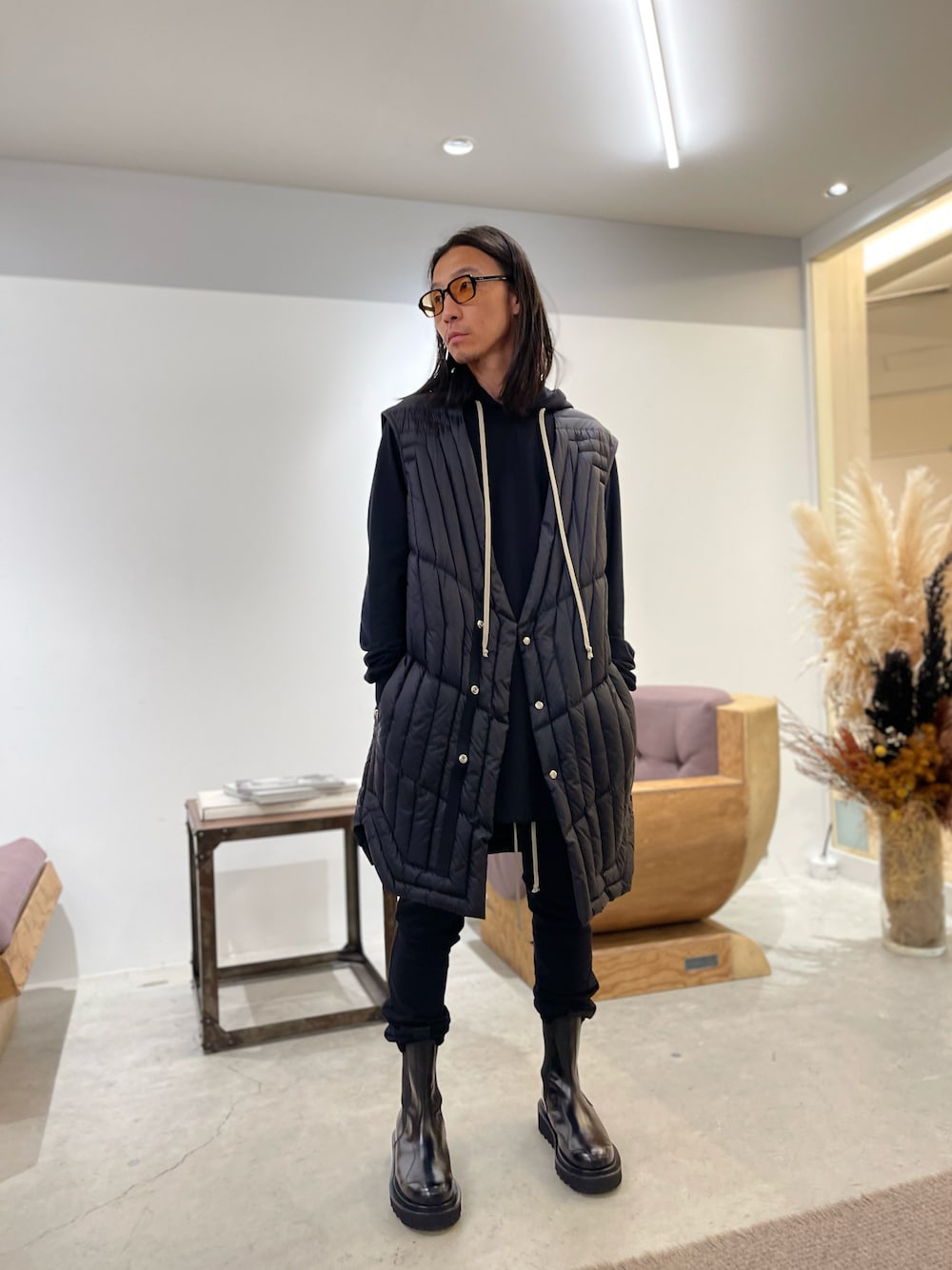「RICK OWENS、シンプルコーデ、秋コーデ、メガネ男子、黒」｜「BLANC..のBLANC.. サングラス / B0023（サングラス、ブラック系）」を使った、fujisakiさん（メンズ・172cm）の夏コーディネートの1枚目の写真