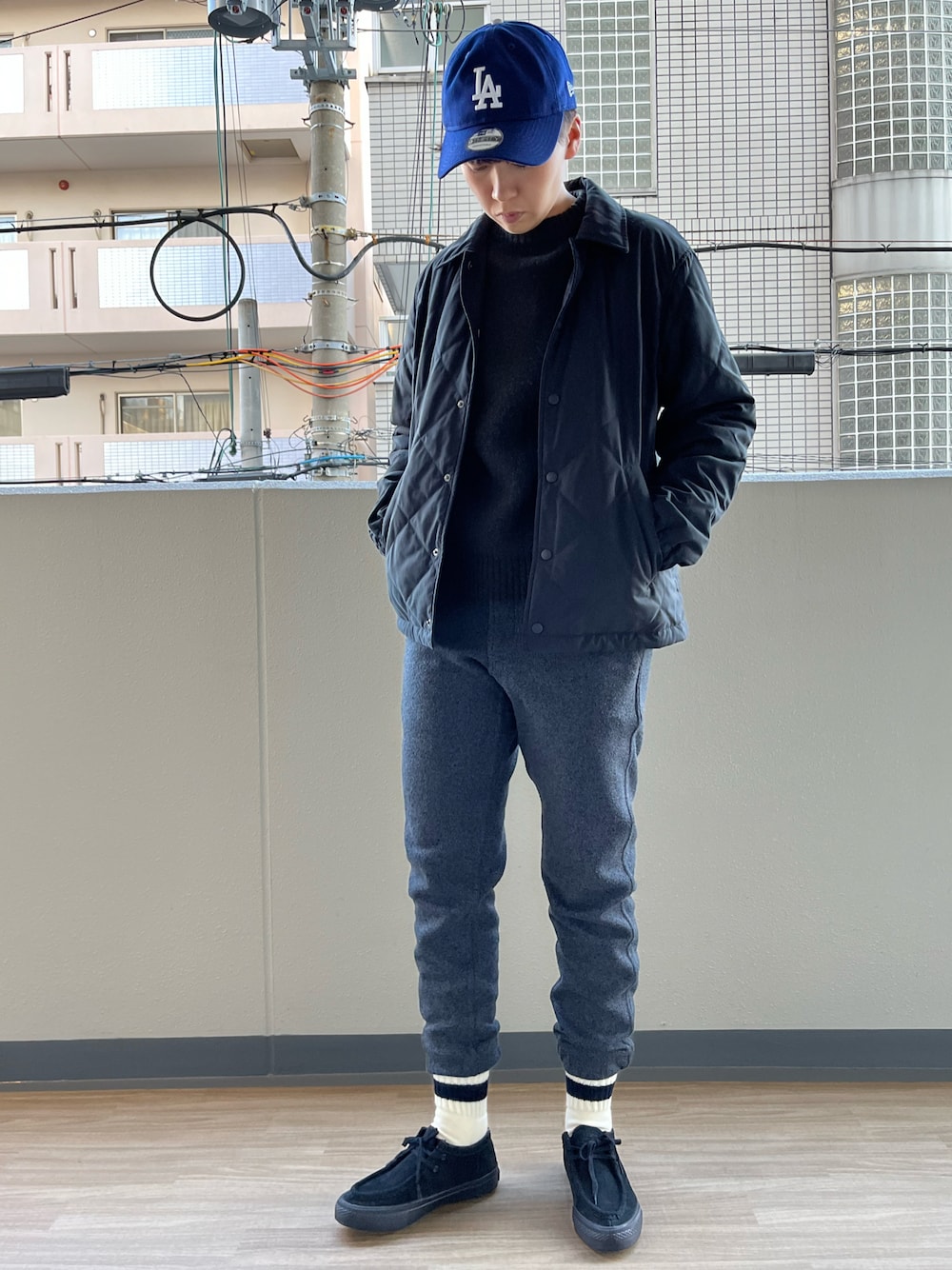 「秋冬コーデ、冬アウター着回しチャレンジ、キルティング、キルティングジャケット、スウェットパンツ、モカシン、converse skateboarding、HELLY HANSEN、UNIQLO、shinzone、RoToTo、キャップ」｜「UNIQLOのアイテム（ブルゾン、ブラック系）」を使った、noriさん（メンズ・172cm）の秋コーディネートの1枚目の写真