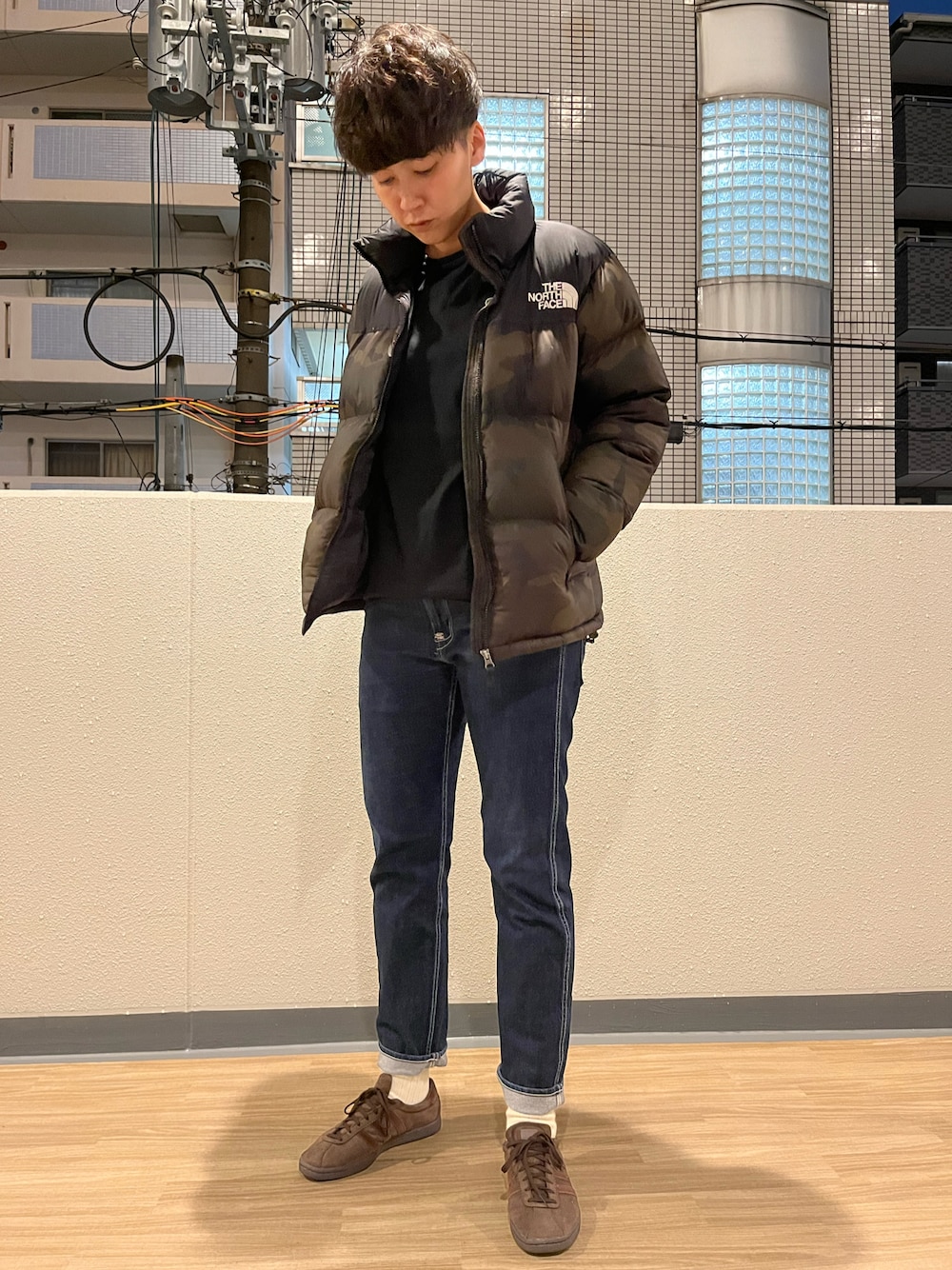 「カジュアルコーデ、ダウンジャケット、冬アウター着回しチャレンジ、迷彩、ブラウン、LACOSTE、THE NORTH FACE、ヌプシ、nuptse、LEVI'S RED、eye_c、RoToTo、LaLaBegin」｜「THE NORTH FACEの【THE NORTH FACE / ザ ノースフェイス】Novelty Nuptse Jacket（ダウンジャケット/コート、グリーン系）」を使った、noriさん（メンズ・172cm）の秋コーディネートの1枚目の写真