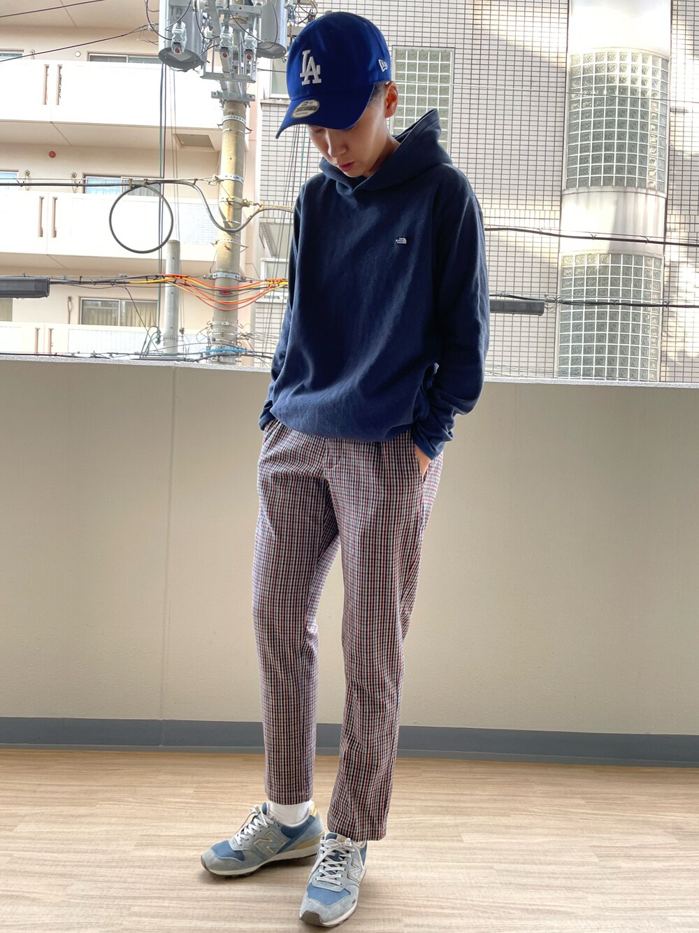 「カジュアル、休日スタイル、秋コーデ、チェックパンツ、チェック、THE NORTH FACE、グラミチ、New Balance、shinzone」｜「Gramicciのアイテム（パンツ、ブラウン系）」を使った、noriさん（メンズ・172cm）の秋コーディネートの1枚目の写真