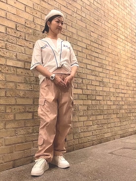 「闘魂SHOPのアイテム（その他トップス）」を使った、玲央さん（レディース・160cm）の秋コーディネート