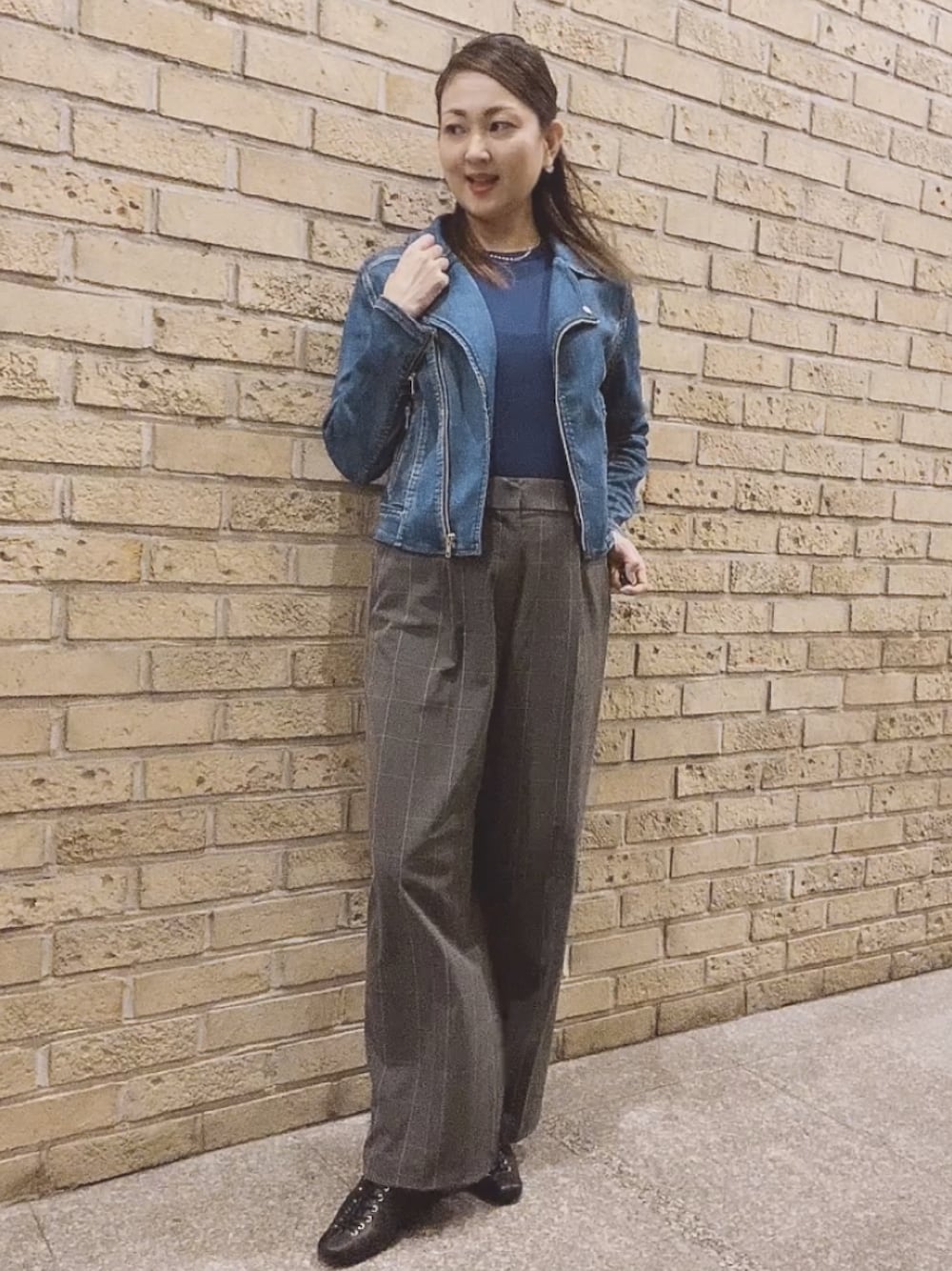 「こすぱっしょん、タッグワイドパンツ、UNIQLO、神パンツ、こすぱっしょんゆりえ」｜「UNIQLOのSサイズ ピタッとしすぎて窮屈で断捨離（Tシャツ/カットソー、ブルー系）」を使った、玲央さん（レディース・160cm）の秋コーディネートの1枚目の写真